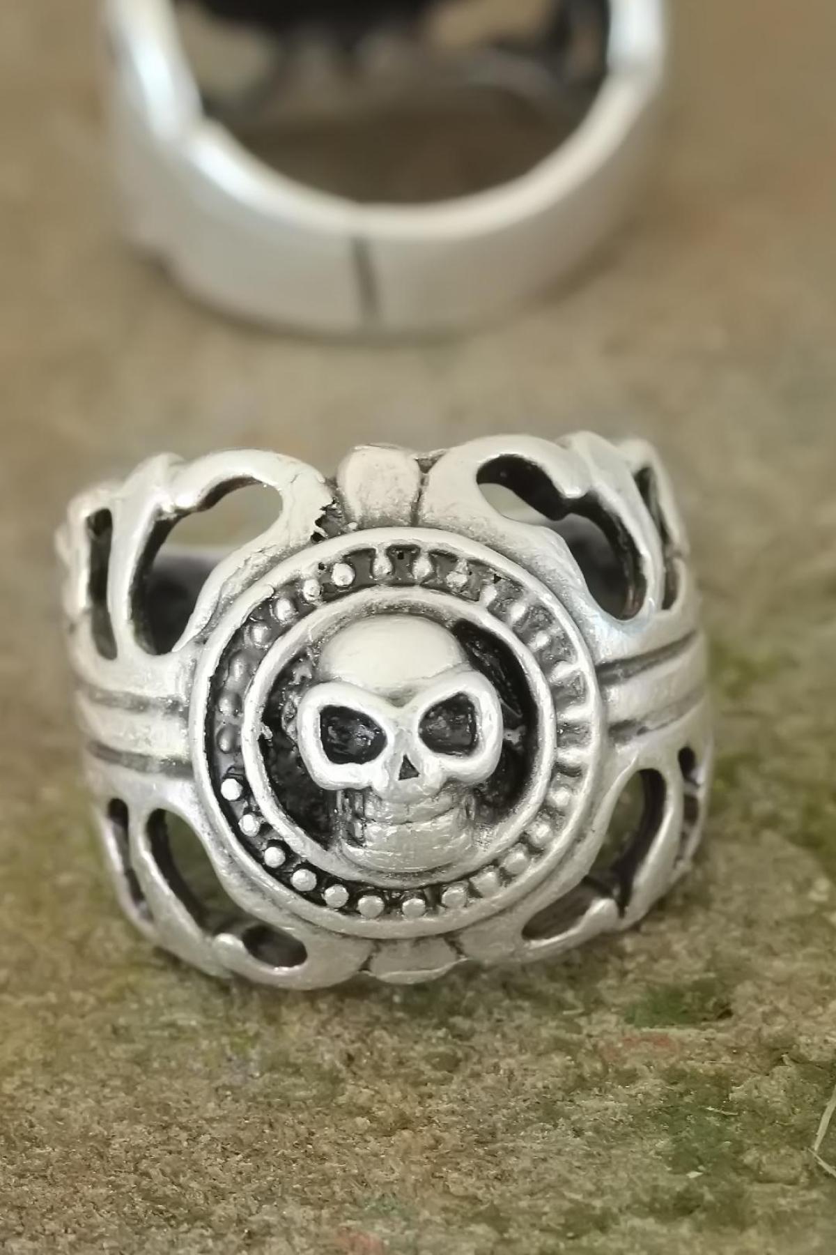 Eskitme Gümüş Renk Metal Kuru Kafa Tasarım Ayarlamalı Erkek Yüzük